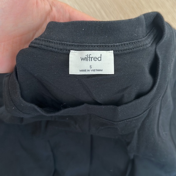 ARITZIA- crop t-shirt - Picture 2 of 2